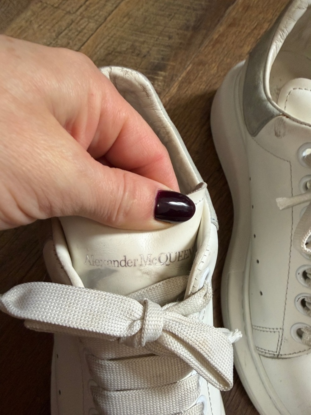 Alexander McQueen Cream Leather Low-Top Sneakers - Picture 2 of 10